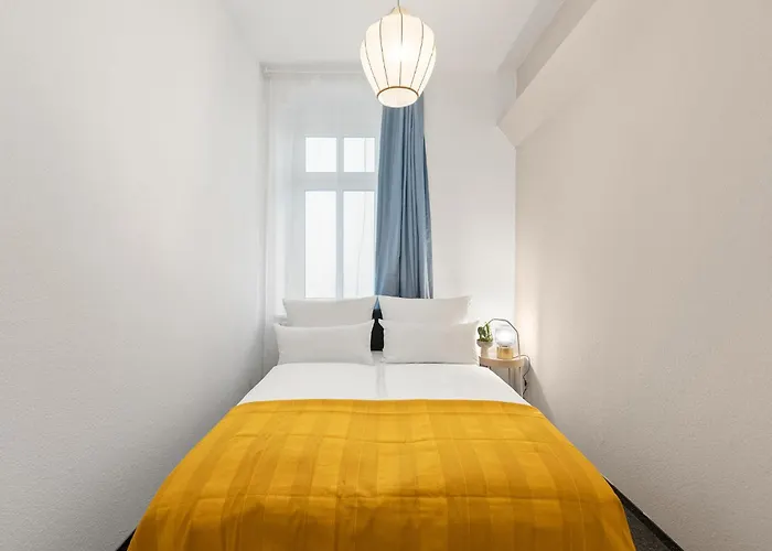 33 L - 8 Rooms, 3 Baths, 190qm * Berlin