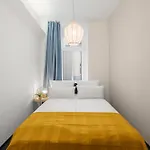 33 L - 8 Rooms, 3 Baths, 190qm Apartment *
