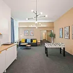 33 L - 8 Rooms, 3 Baths, 190qm Apartman *