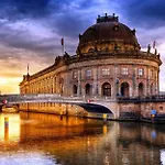 Apartment 33 L - 8 Rooms, 3 Baths, 190qm Berlin