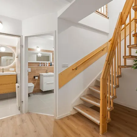 33 L - 8 Rooms, 3 Baths, 190qm *