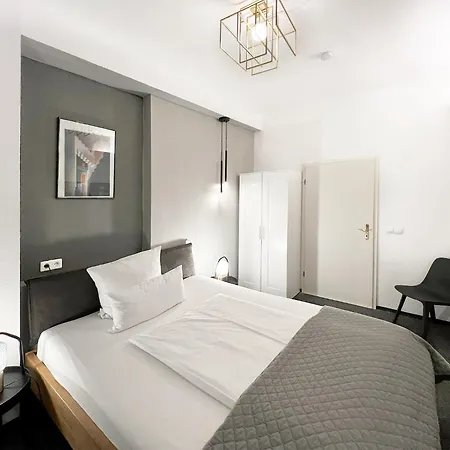 33 L - 8 Rooms, 3 Baths, 190qm