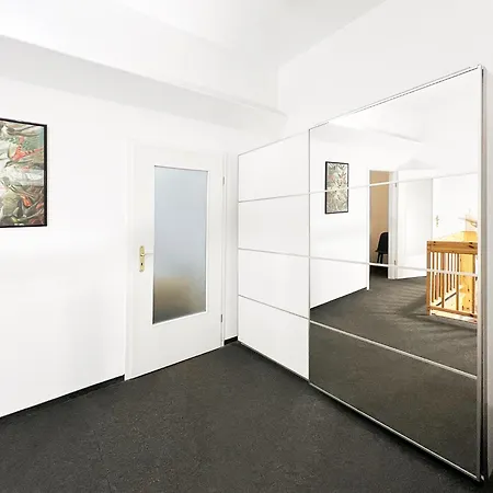 33 L - 8 Rooms, 3 Baths, 190qm * Berlim