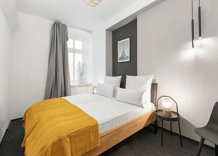 33 L - 8 Rooms, 3 Baths, 190qm דירה ברלין