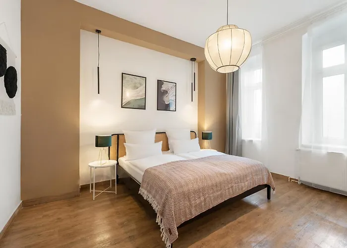 33 L - 8 Rooms, 3 Baths, 190qm * ברלין