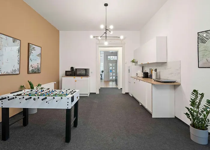 33 L - 8 Rooms, 3 Baths, 190qm * ברלין