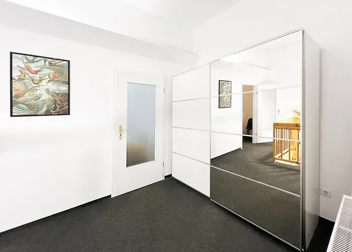 33 L - 8 Rooms, 3 Baths, 190qm * ברלין