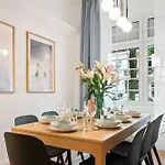 33 L - 8 Rooms, 3 Baths, 190qm