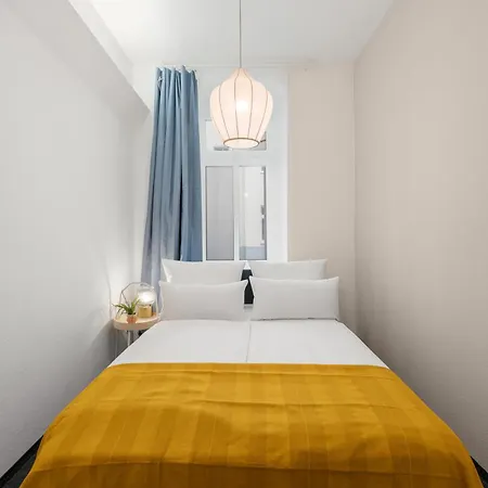 33 L - 8 Rooms, 3 Baths, 190qm Daire *