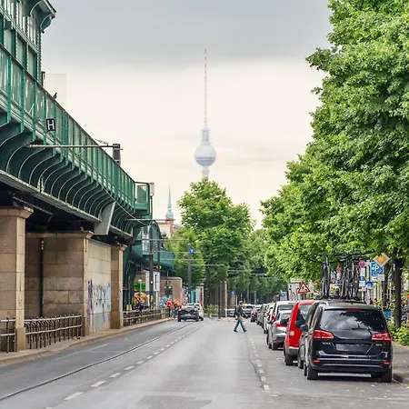 33 L - 8 Rooms, 3 Baths, 190qm *