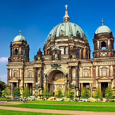 33 L - 8 Rooms, 3 Baths, 190qm Daire Berlin