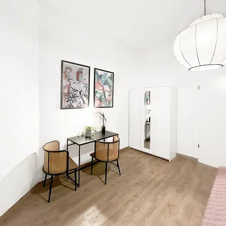 Daire 33 L - 8 Rooms, 3 Baths, 190qm Berlin