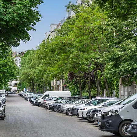 33 L With 8 & 3 Bathrooms Apartmán Berlín