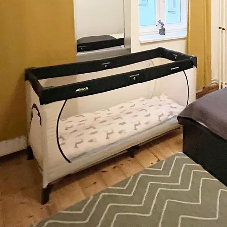 33 L - 8 Rooms, 3 Baths, 190qm Apartment