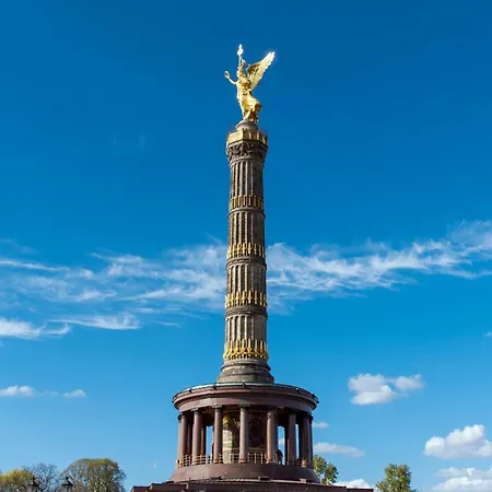 33 L - 8 Rooms, 3 Baths, 190qm * Berlin