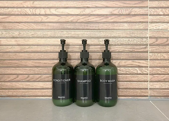 33 L - 8 Rooms, 3 Baths, 190qm Lägenhet