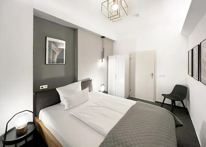 33 L - 8 Rooms, 3 Baths, 190qm